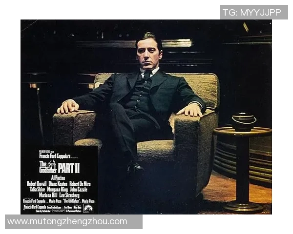 足球巨星的浪漫情缘与成长之路 揭示荣耀背后的爱情故事