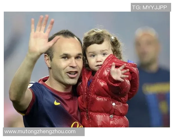 足球球星表情包比心动图带你领略赛场外的可爱瞬间和独特魅力